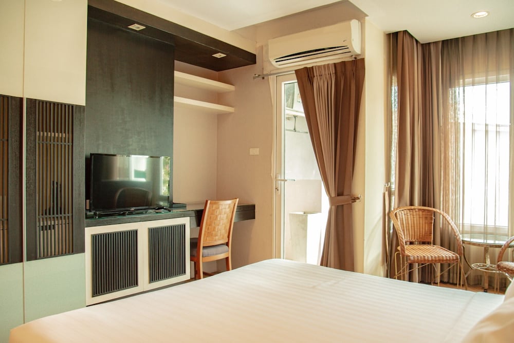 Superior Corner Room with City View photo 2
