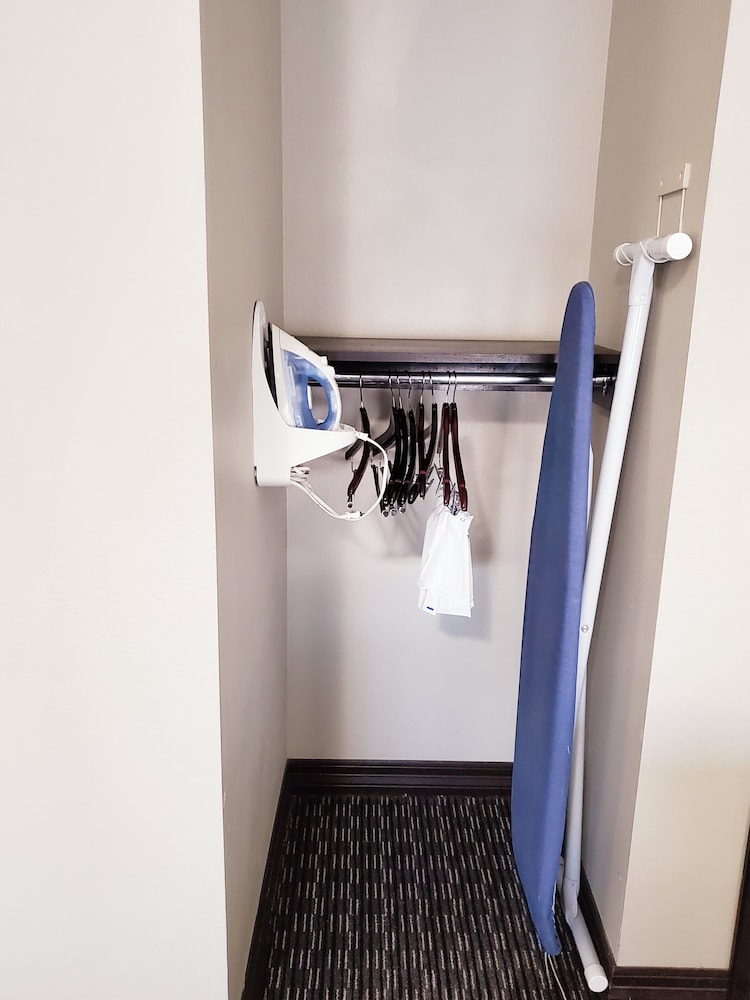 Room, Multiple Beds, Accessible, Non Smoking (Roll-In Shower) photo 3