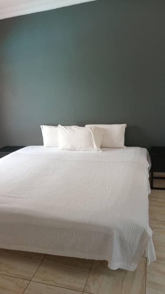 Basic Double Room, Pool View photo 3