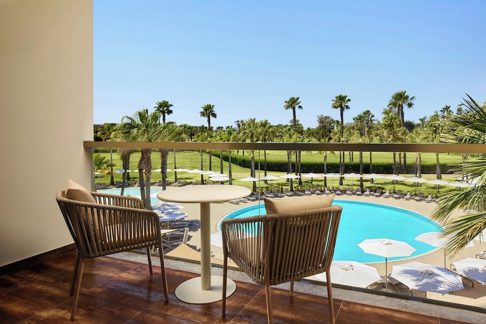 Deluxe Room, 2 Twin Beds, Pool View (Balcony) - Photo 7
