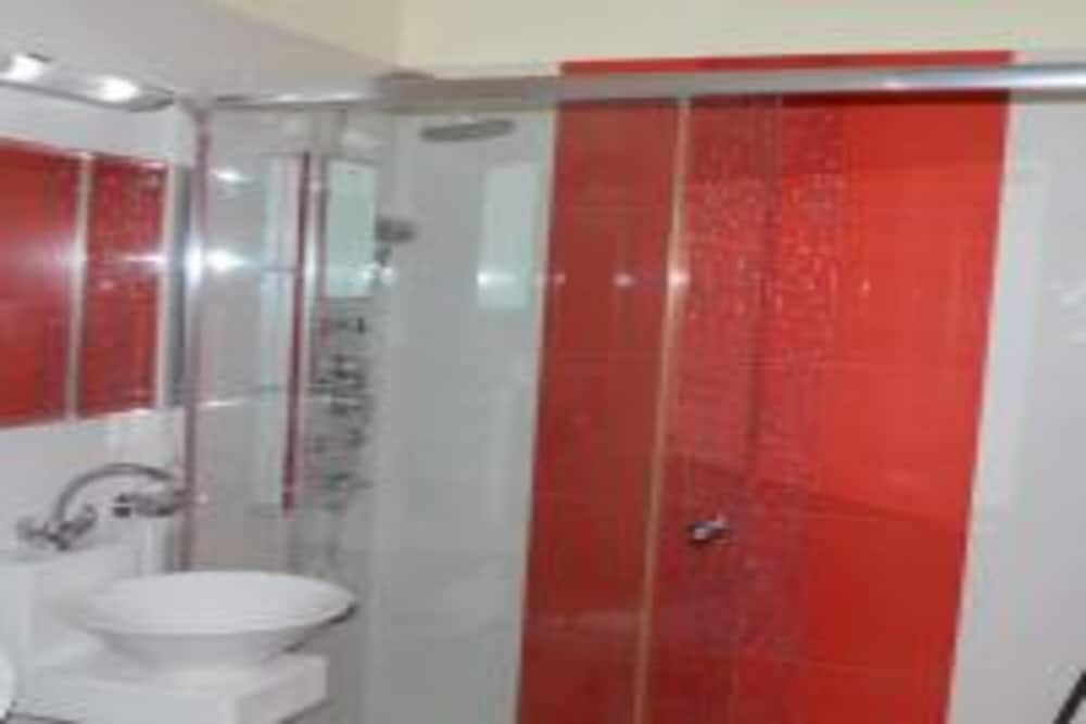 Deluxe Twin Room - Photo 8