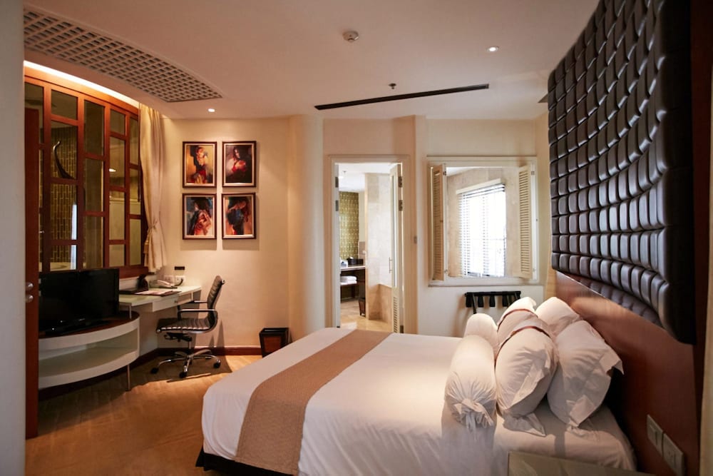 Ambassador Suite (2 Bedrooms With Jacuzzi) (Corner Wing) photo 3