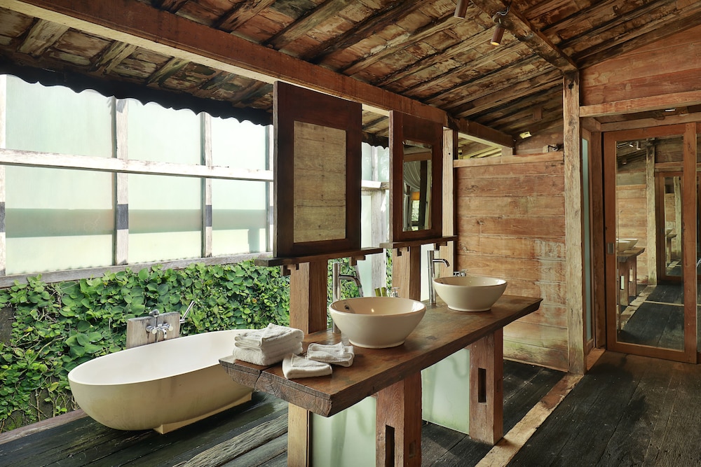 Joglo Ocean Villa, 1 King Bed, Patio, Garden View photo 2