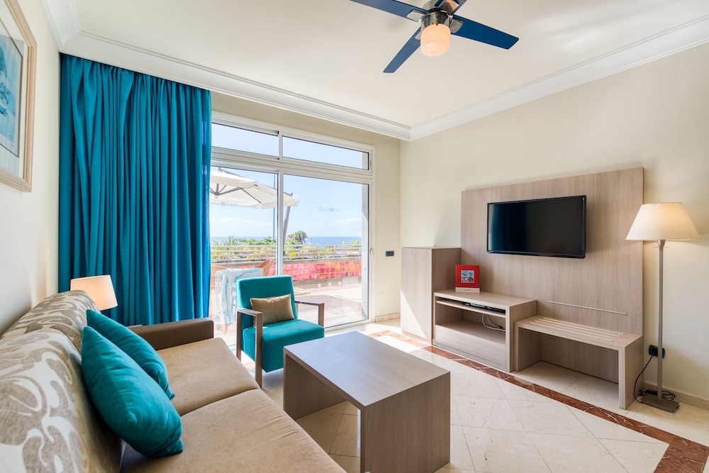 Suite, 2 Bedrooms, Private Pool, Beach View photo 2