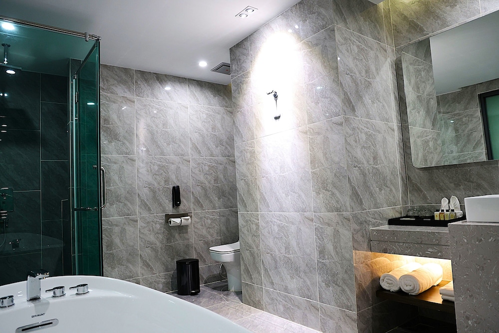 Executive Suite Mountain and River View - Photo 20