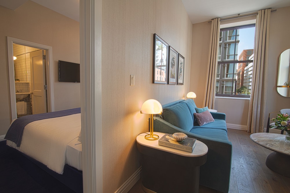 Suite, 2 Full Beds with Sofa Bed (Tribeca) photo 2