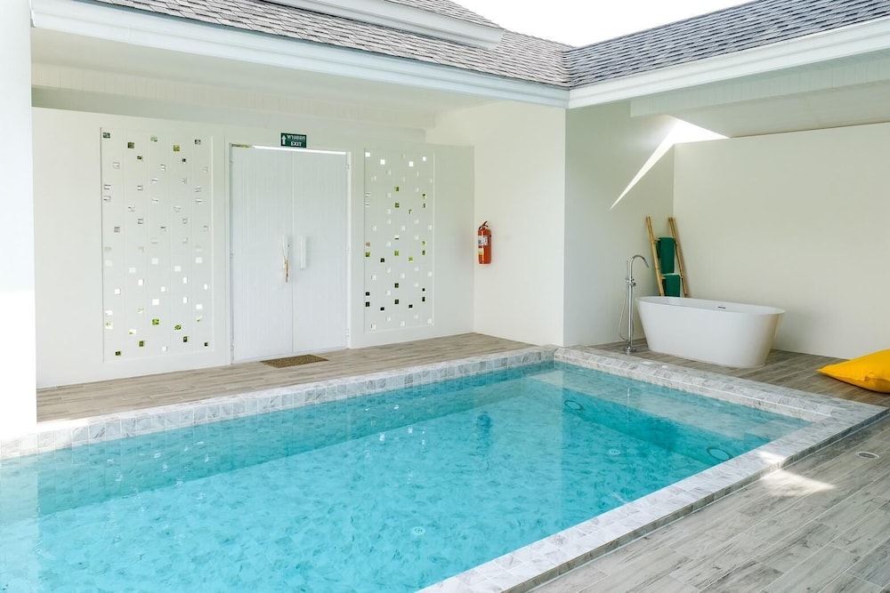 Grand Deluxe Pool Villa - Photo 4