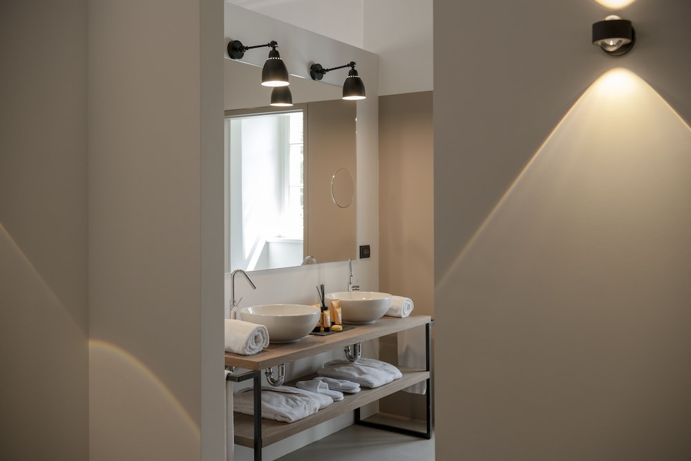 Deluxe Room - Photo 5