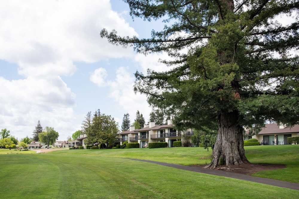 Classic Suite, 2 Double Beds, Golf View (Classic Cottage Golf View 1 Bedroom) - Photo 2