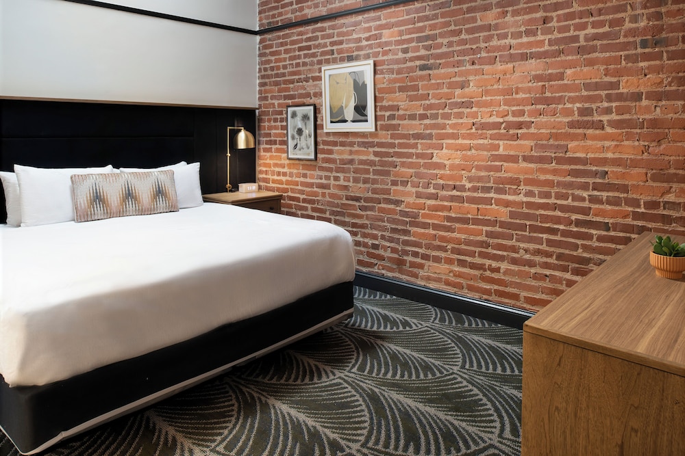 Signature Studio Suite, 1 King Bed