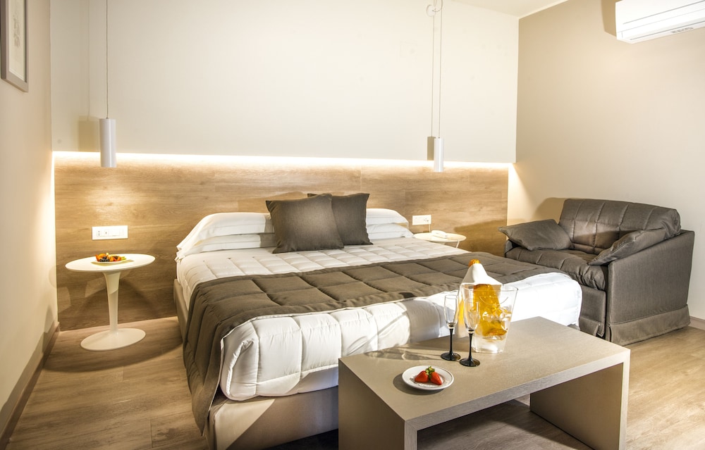 Luxury Double Room, 1 Bedroom, Garden View photo 2