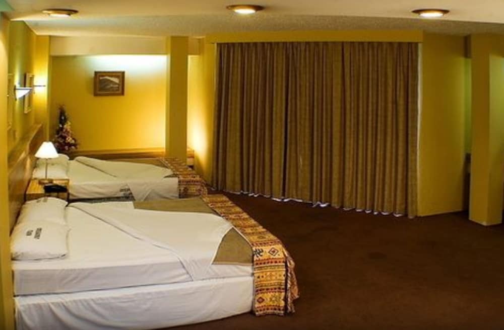 Suite, 2 Double Beds photo 3