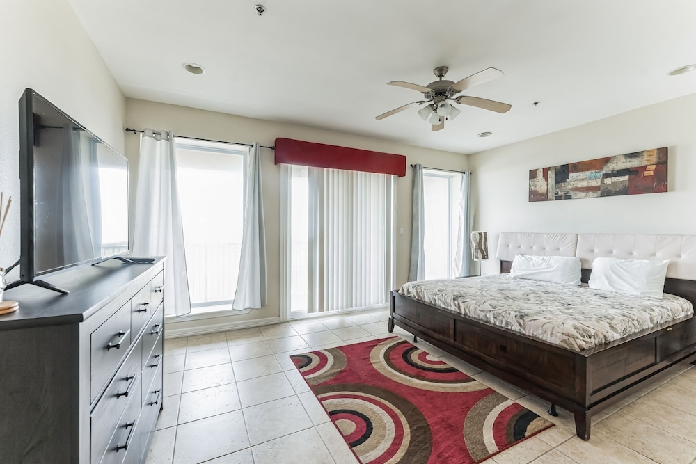 Condo, 3 Bedrooms