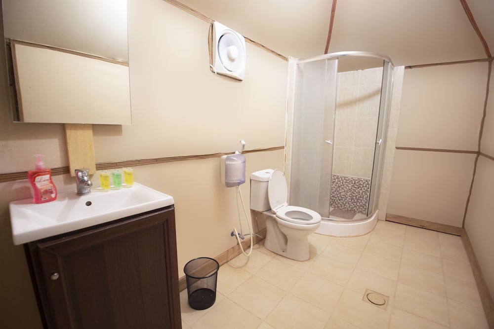Deluxe Suite, 1 Bedroom, Private Bathroom, Mountainside photo 2