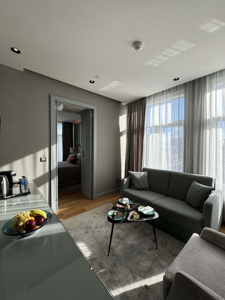 Senior Suite, City View photo 3