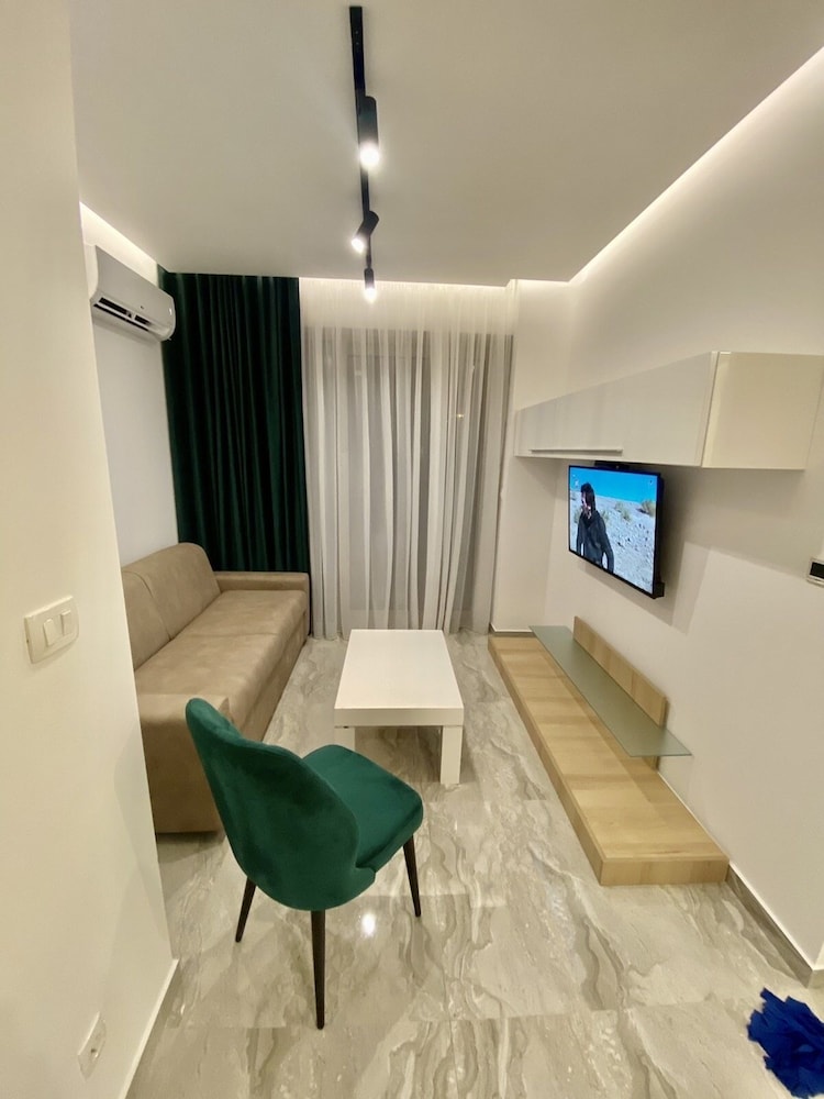 Club Apartment photo 2
