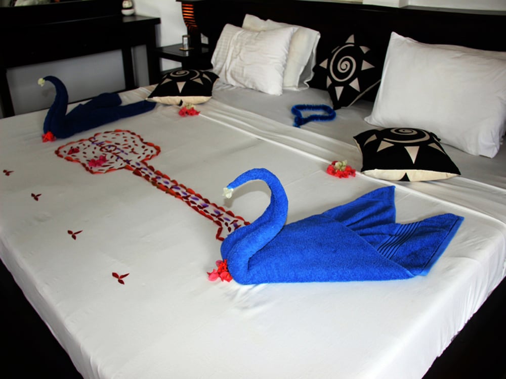 Superior Suite, 1 King Bed, Pool View photo 2