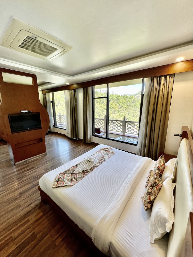 Luxury Suite photo 1