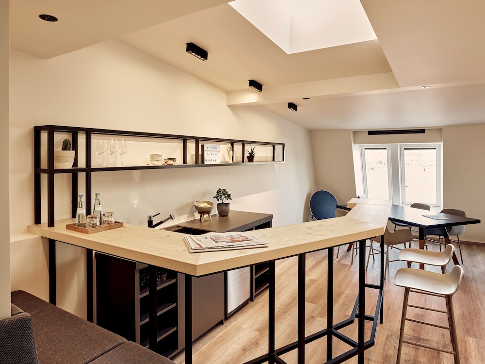 Suite 63