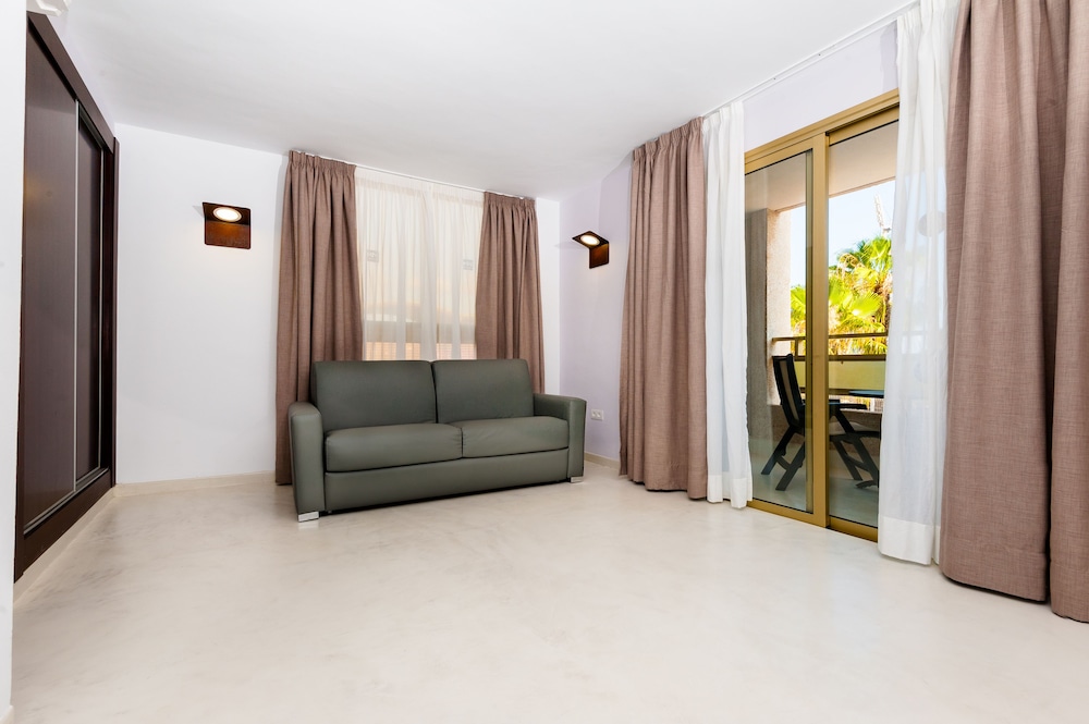 Double Room, Balcony (with Lounge 2 Adults) photo 3