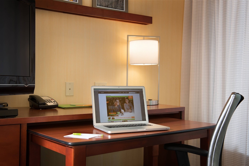 Suite, 1 Bedroom - Photo 1