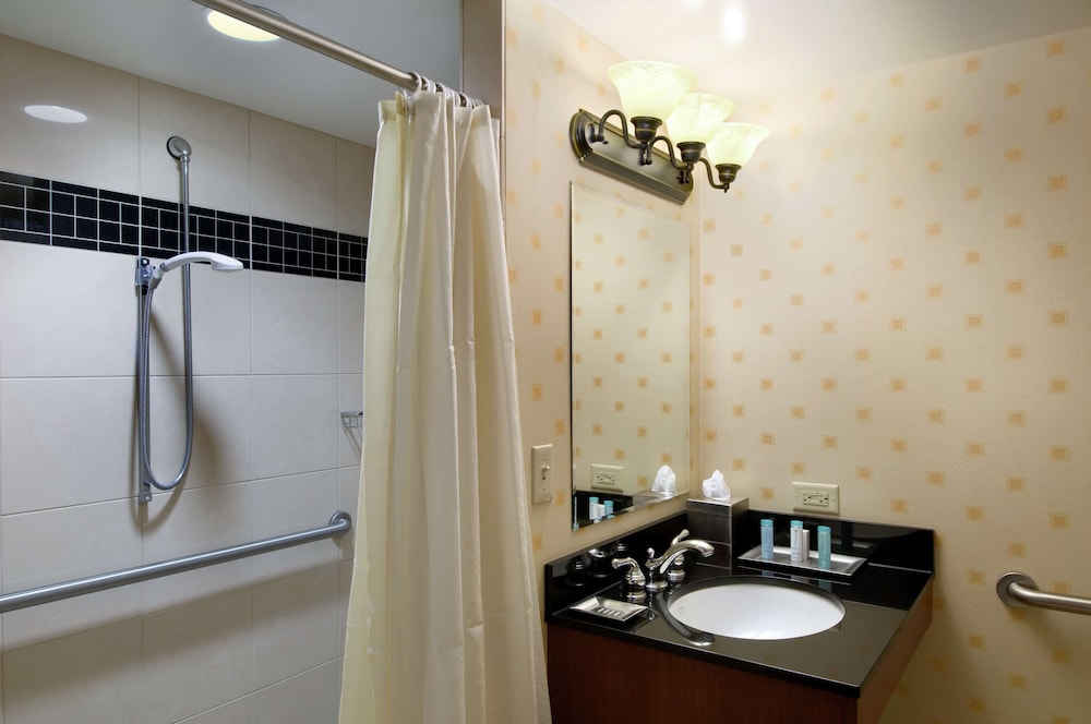 Room, 1 King Bed, Accessible, Allergy Friendly - Photo 7