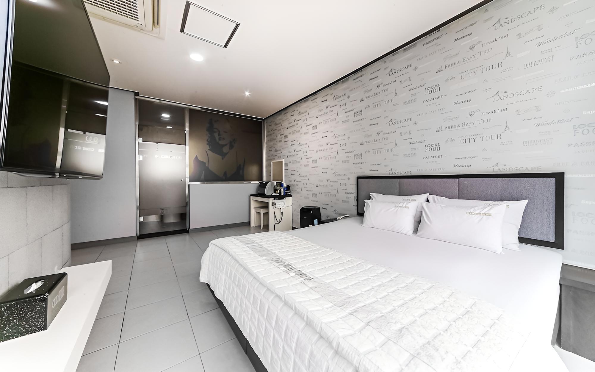 Room (VIP European Ocean View) - Photo 1