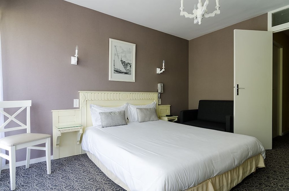 Standard Double Room - Photo 11