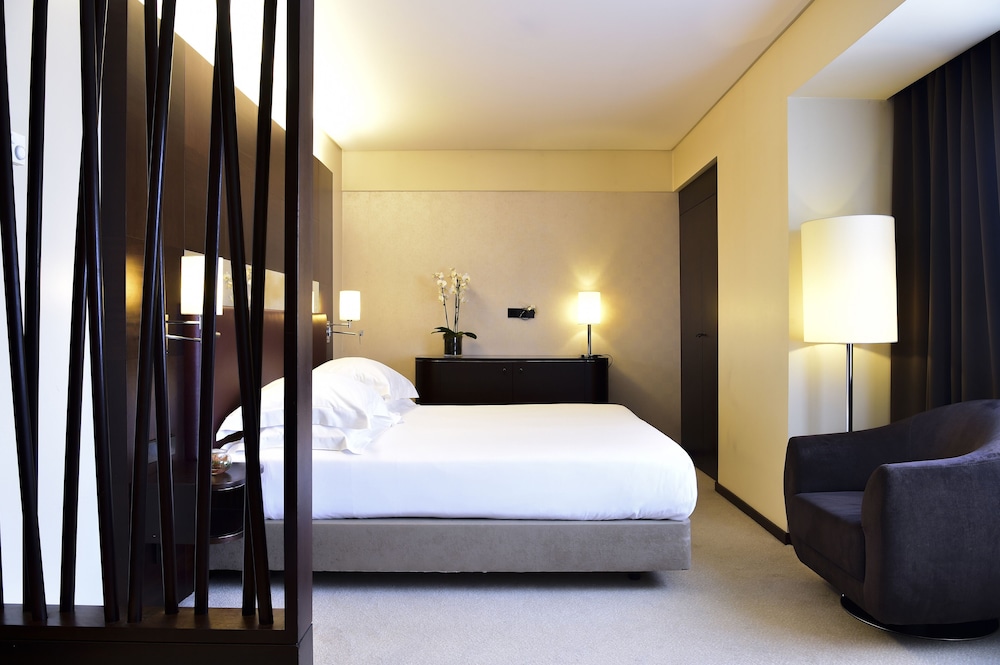 Executive Suite, Tower