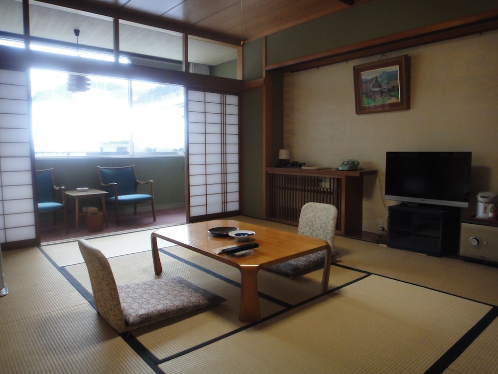Japanese Style Room For 4 Guests, Shared Bathroom photo 1