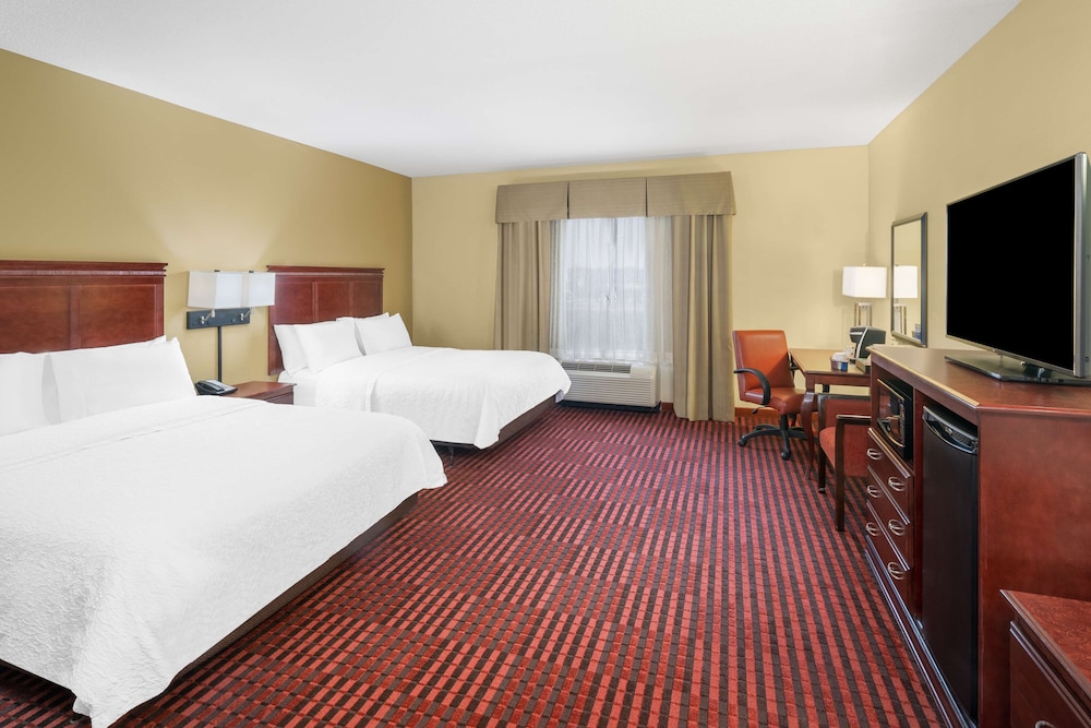 Room, 2 Queen Beds, Accessible, Bathtub (Mobility & Hearing)