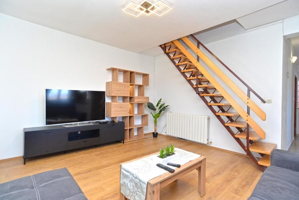 Apartment, 3 Bedrooms, Smoking, Balcony