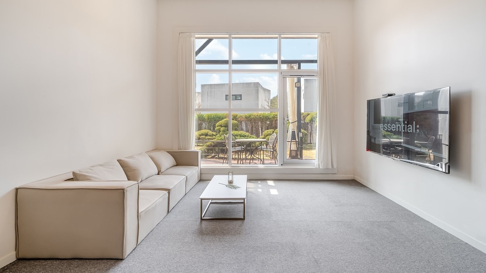 Basic Room, 1 Bedroom (C102(Private BBQ)) photo 2