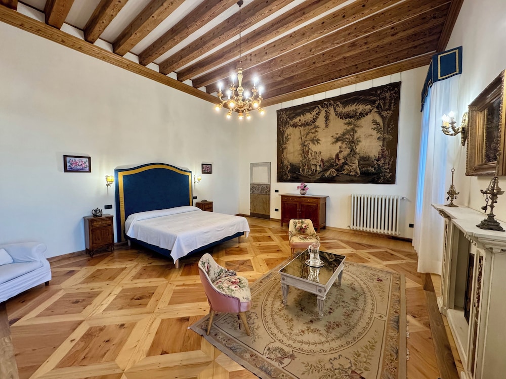 Deluxe Suite, Private Bathroom, Garden View photo 1