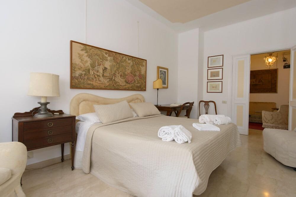 Double or Twin Room (Private External Bathroom)