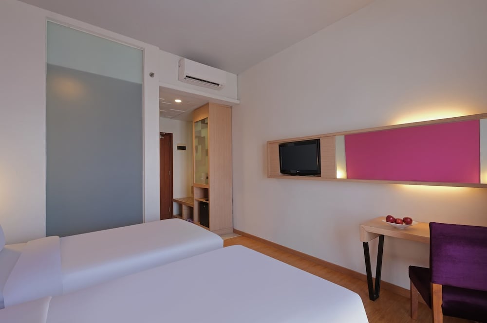 Deluxe Room (with Breakfast) - Photo 5