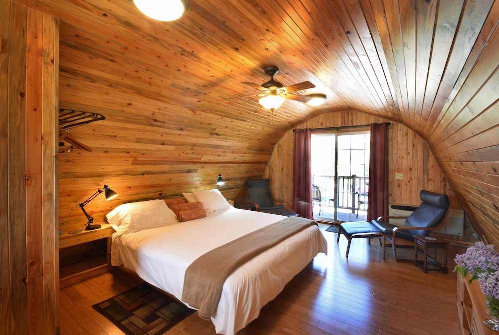 Deluxe Cabin, 1 Bedroom (Swan Mountain) photo 1