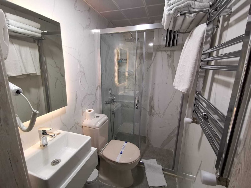 Standard Double or Twin Room photo 2