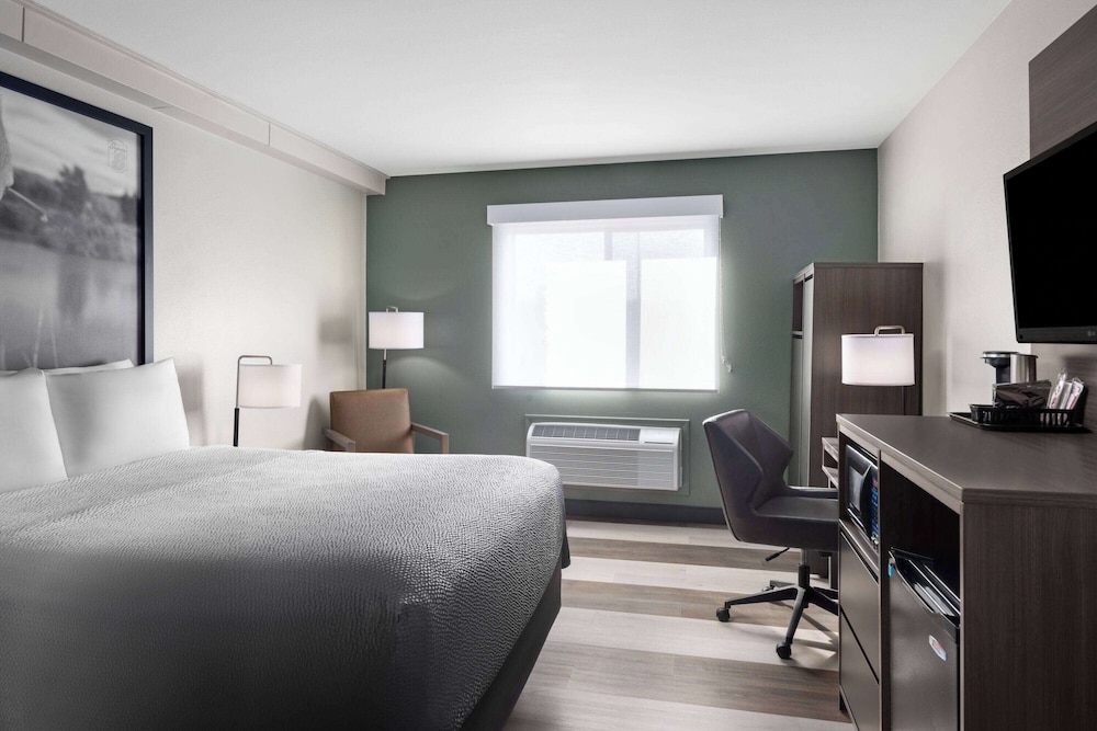 Standard Room, 1 Queen Bed - Photo 1