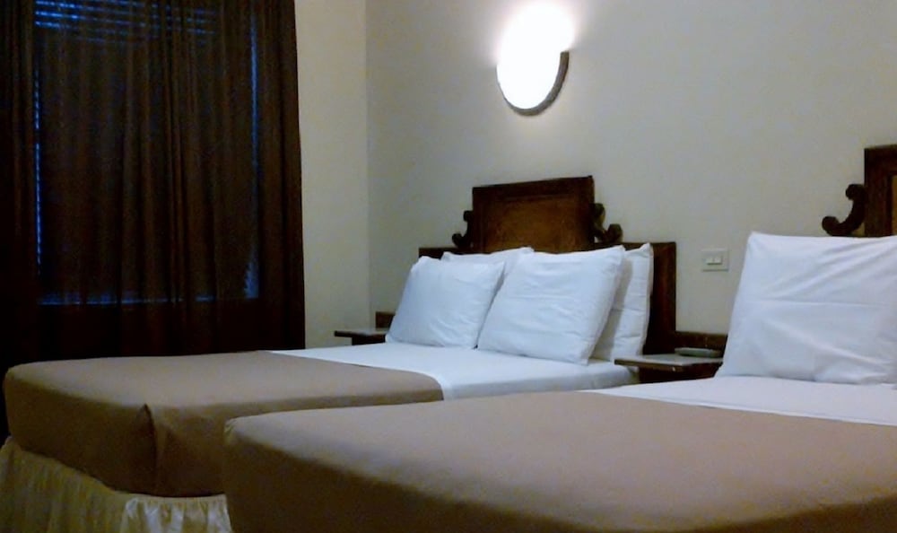 2 Full Size Beds photo 1