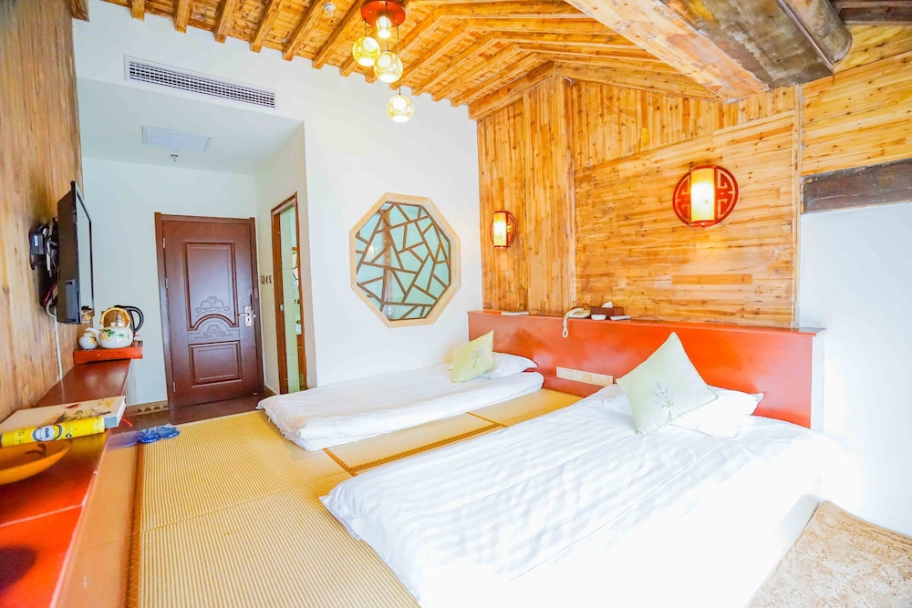 Superior Room, Futon