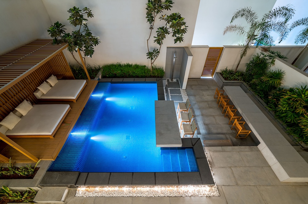 4 BED | Duplex w/Pool