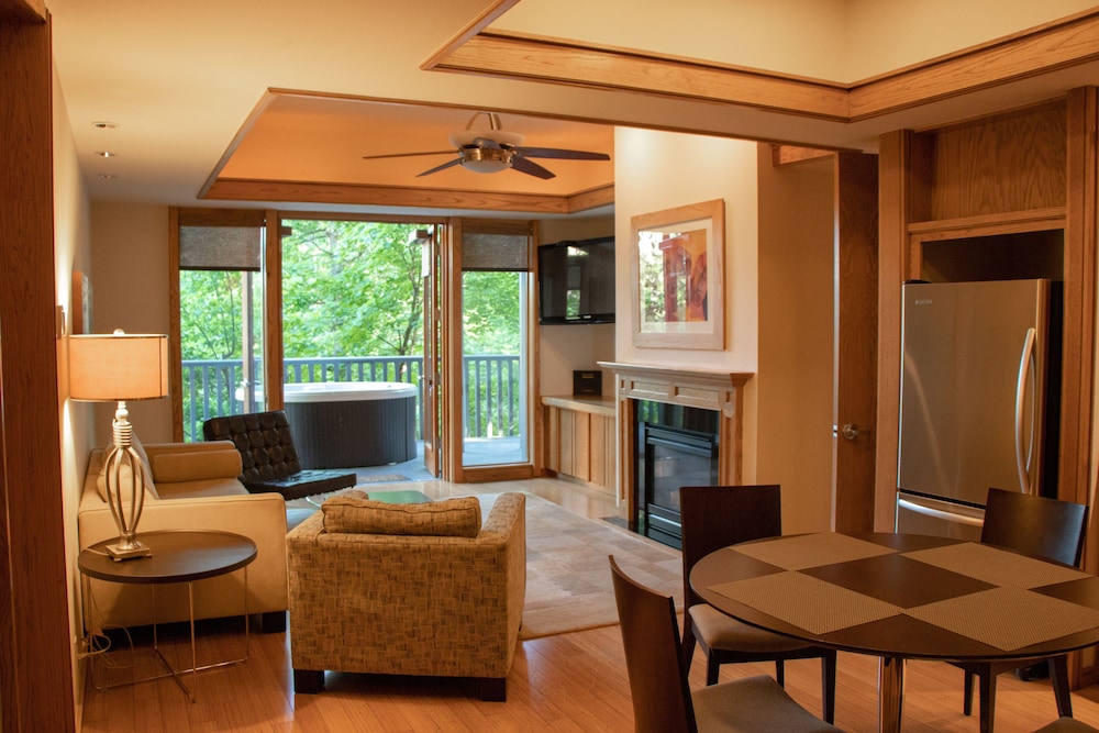 Cottage (Crescent Hillside) photo 1