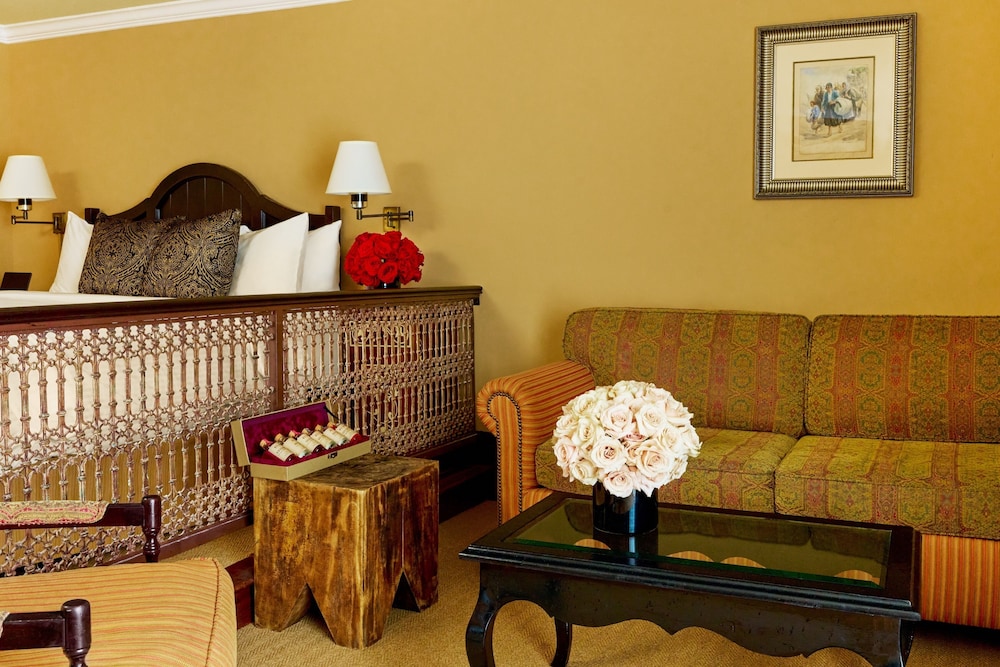 Junior Queen Suite