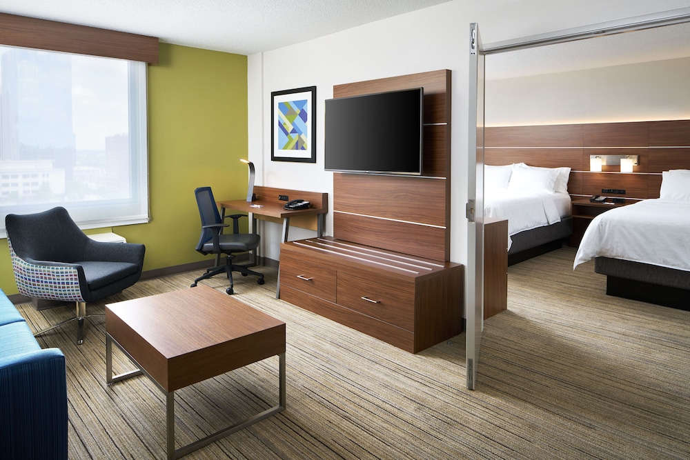 Suite, 2 Queen Beds - Photo 2