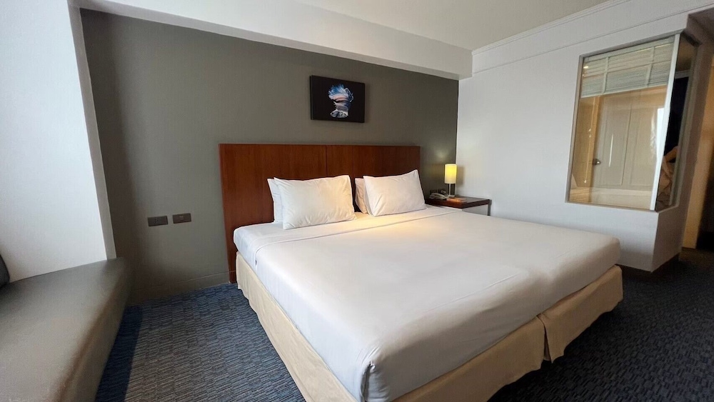 Deluxe Room - Photo 9