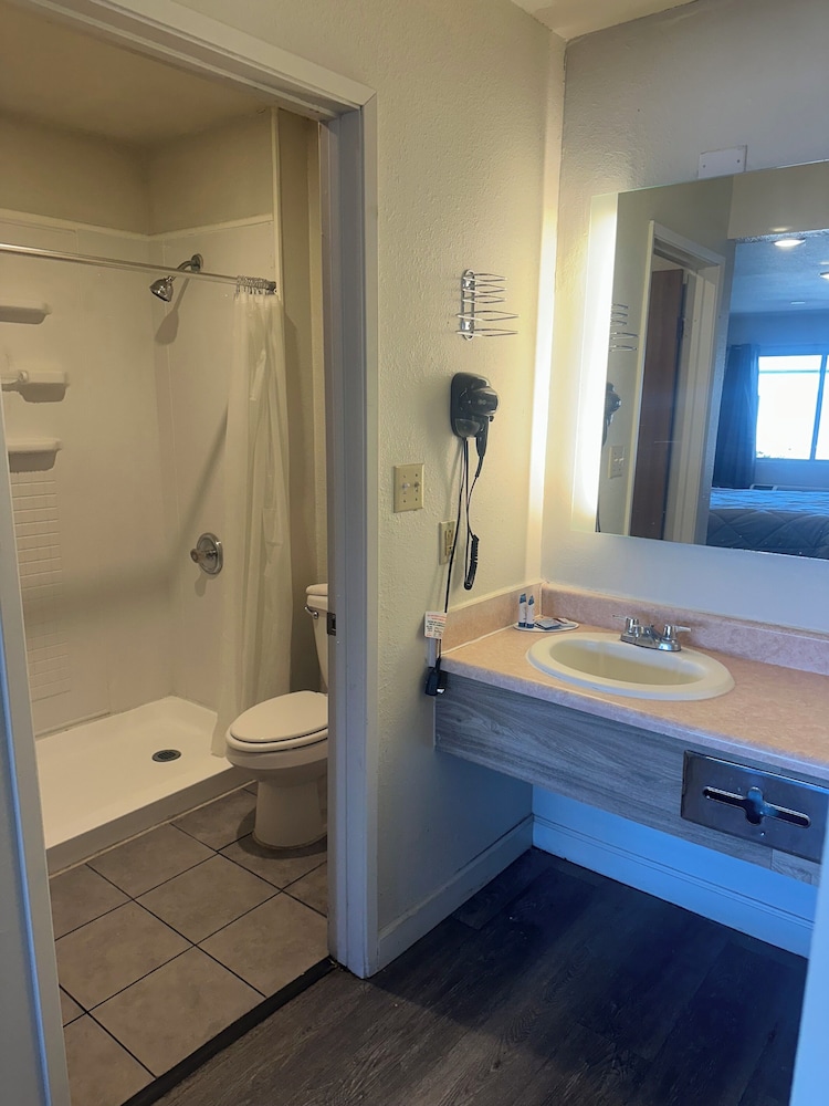 Basic Single Room, 1 Bedroom, Non Smoking photo 2