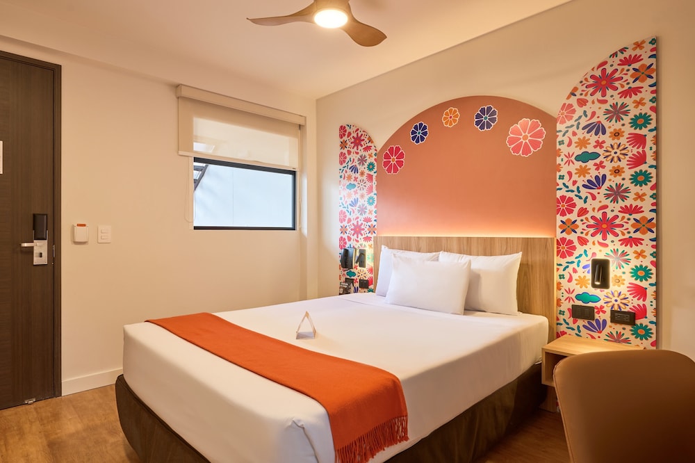 Traditional Room, 1 Queen Bed