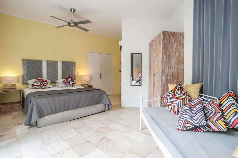 Superior Bungalow - Photo 7