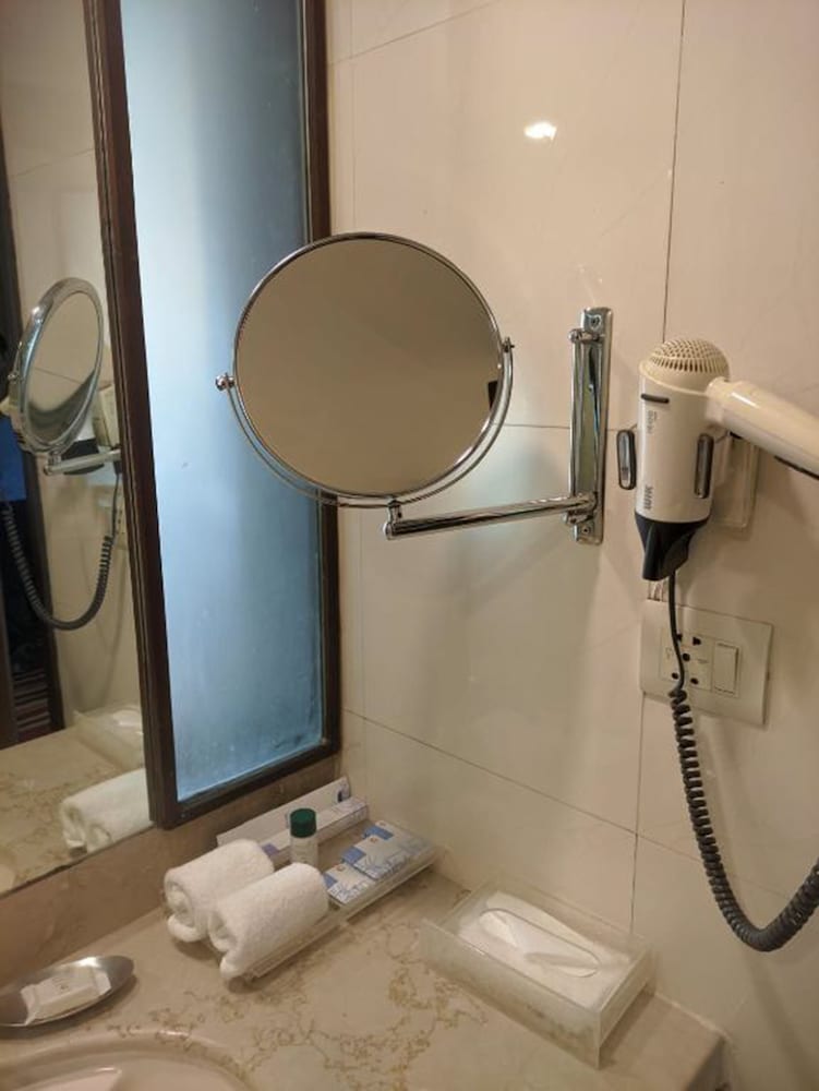 Deluxe Room, City View (Deluxe Room) - Photo 4